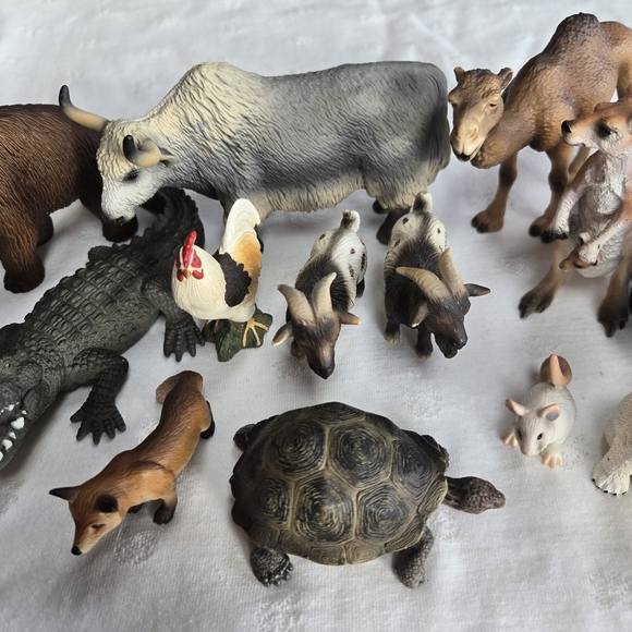 Schleich Wildlife / Farm Animal Lot Eagle, Panda, Koala, Mammoth, Dog, Mouse, Ox - Picture 5 of 5